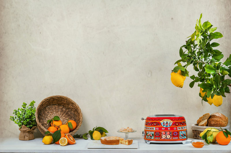 Thekese buke Smeg 50`s stile Dolce & Gabbana Smeg Spa